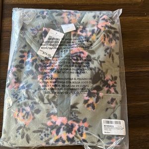 NWT Vera Bradley sporty fleece pullover size large in rosy outlook